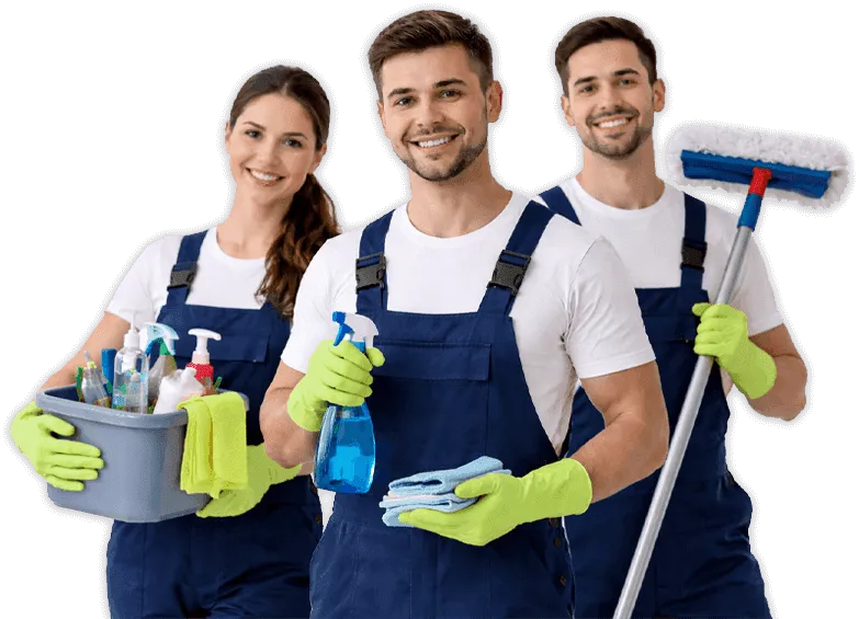 3 addetti alle pulizie con attrezzatura in mano